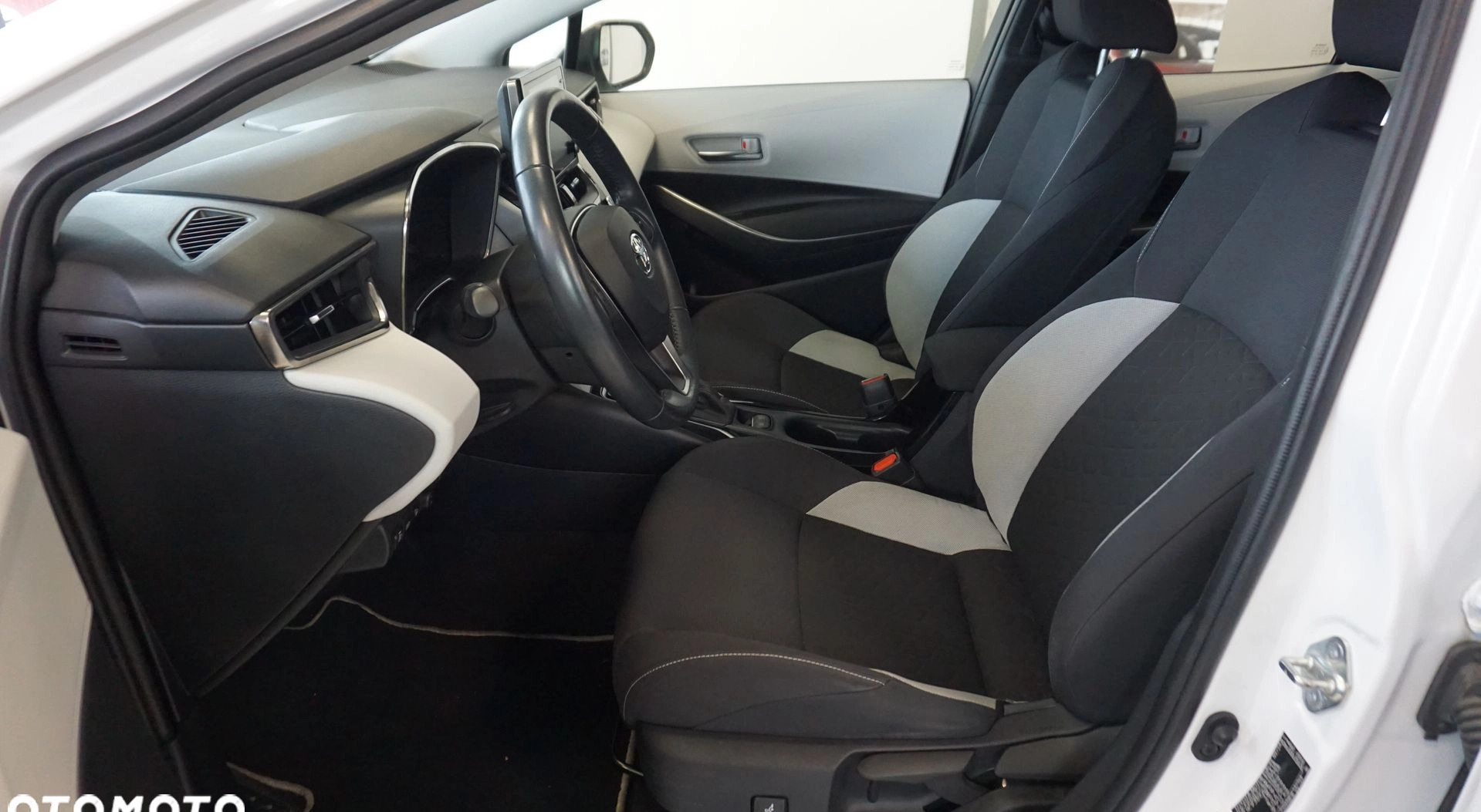 Toyota Corolla cena 86900 przebieg: 77236, rok produkcji 2020 z Frombork małe 497